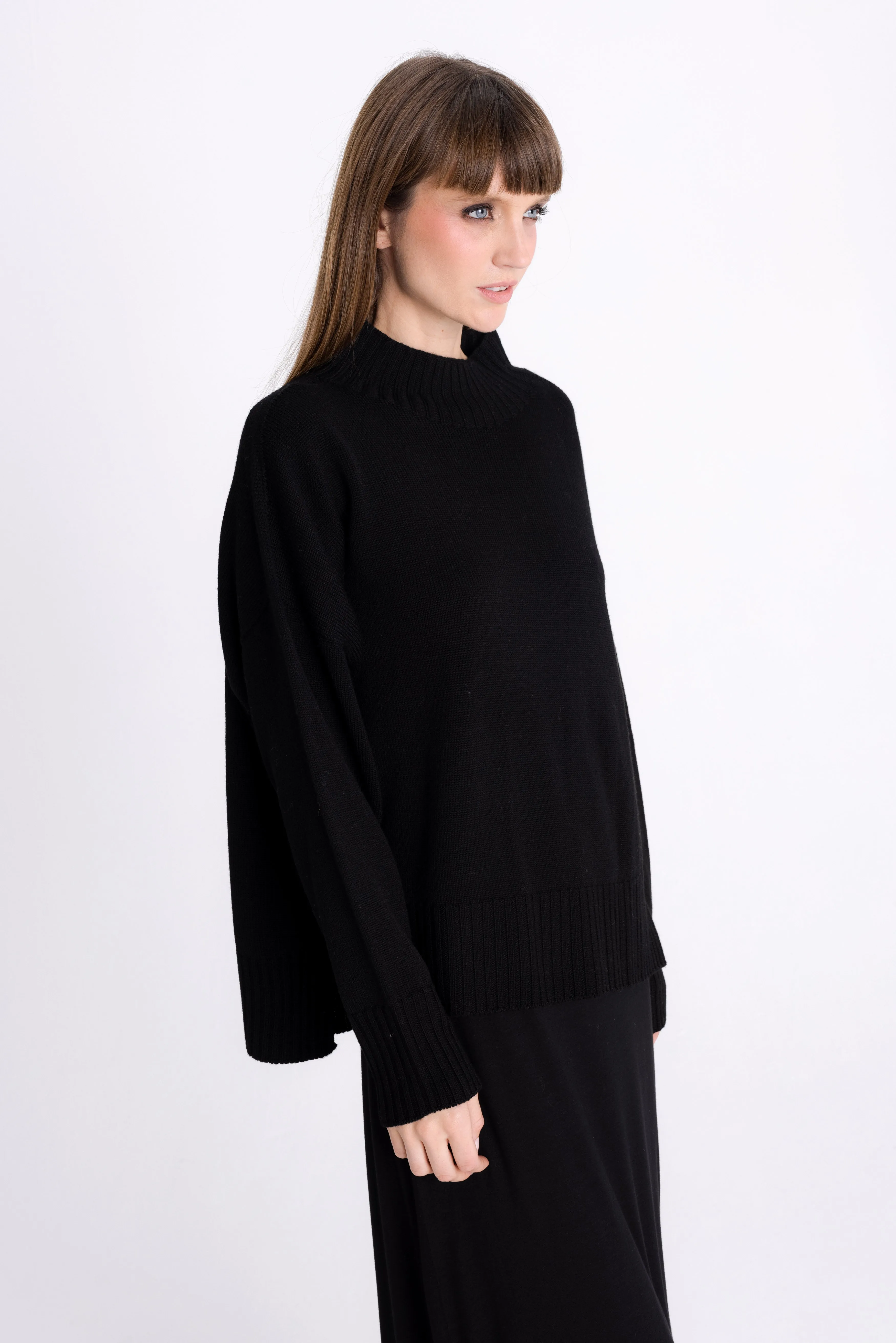 OVERSIZED BLACK WOOL SWEATER