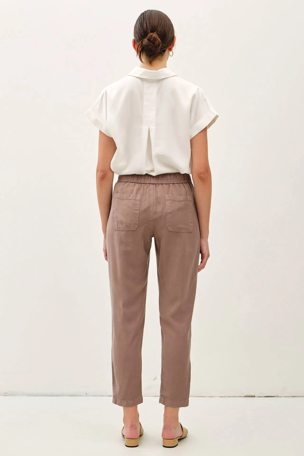 THE LARA TENCEL ANKLE PANTS | Cocoa Brown