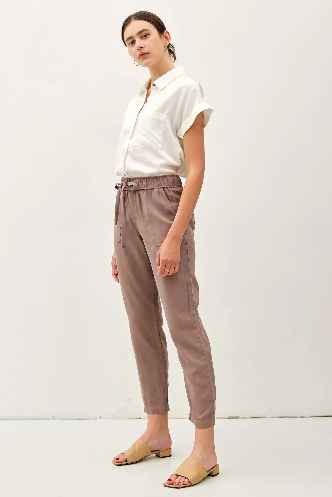 THE LARA TENCEL ANKLE PANTS | Cocoa Brown