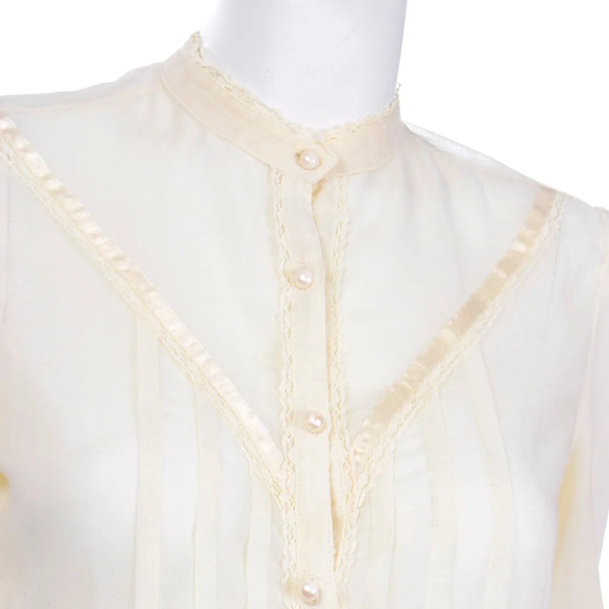 Vintage 1970s Cream Cotton Voile Lace Trimmed Peasant Blouse