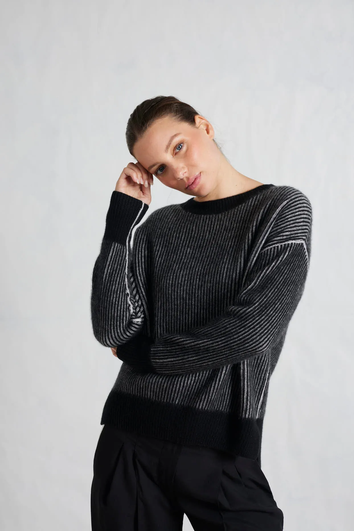 Zoe Cashmere Sweater in Black